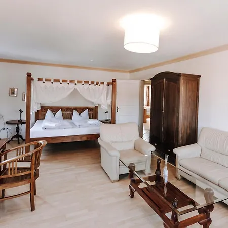 Josephine Apartment *